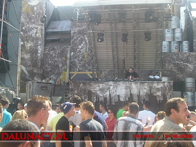 [img width=400 height=300]http://www.dalunacy.nl/_pictures/20060819/2006081915.jpg[/img]